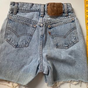 VTG Light wash denim Levi’s 550 (Size 23)